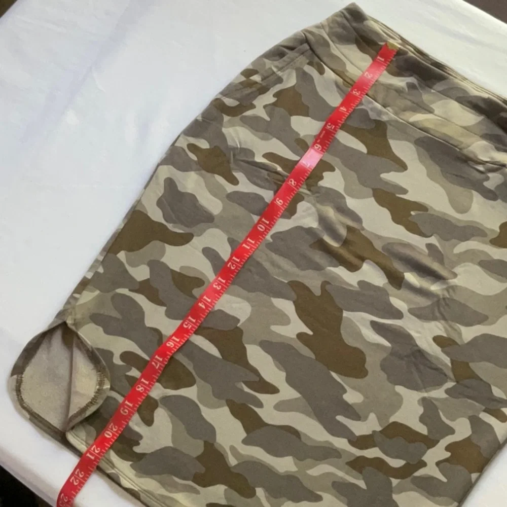 Camo Print Pencil Skirt LOGO Lounge by Lori Goldstein Stretch Knit Gray Olive